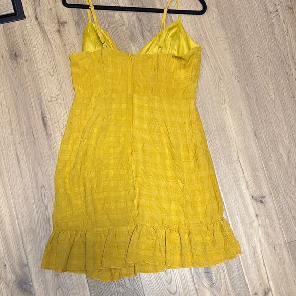 💛 Missguided Vibrant Yellow Ruffle Wrap Mini Dress – Size 8 (NWOT) - Picture 4 of 4